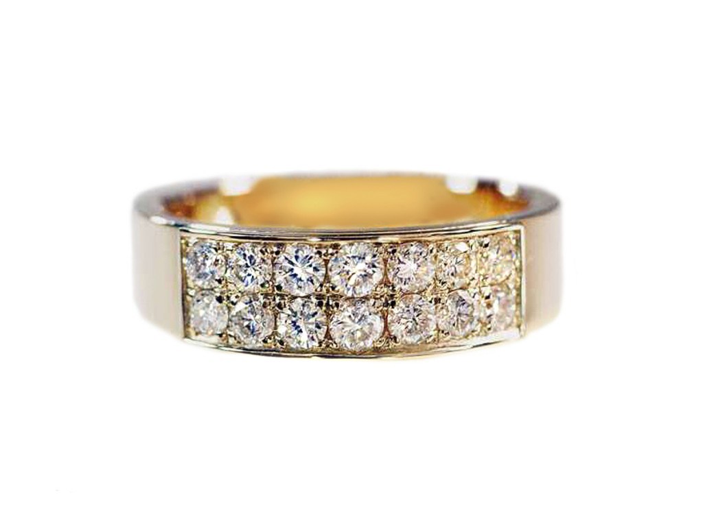 Обручальное кольцо средней ширины с бриллиантами